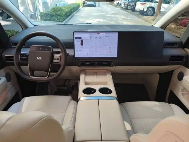 Li Auto MEGA — Фото автомобиля 9