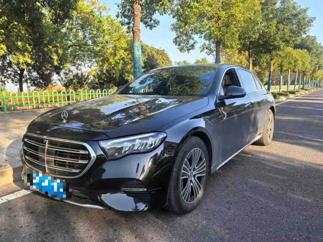 Фотография автомобиля — Mercedes-Benz E-Class