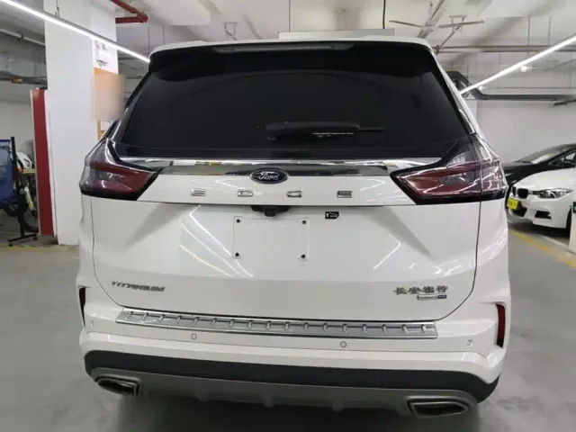 Ford Edge — Фото автомобиля 5