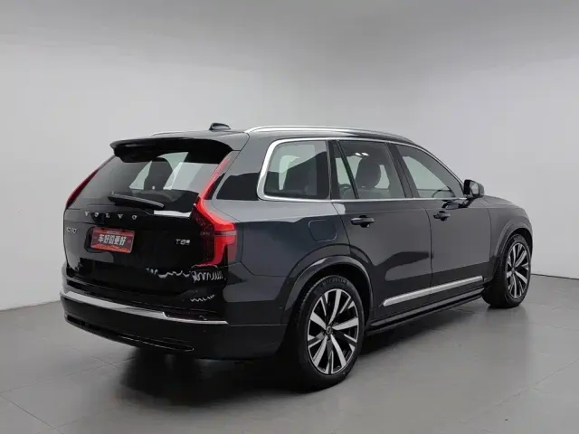 Volvo XC90 — Фото автомобиля 2