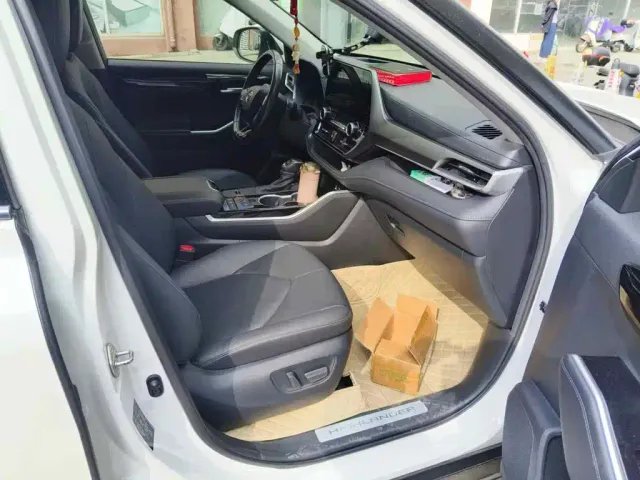 Toyota Highlander — Фото автомобиля 13