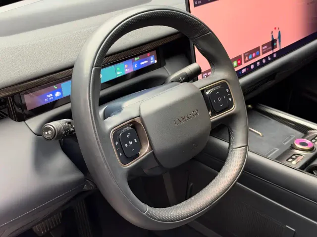 Lynk & Co 900 — Фото автомобиля 3