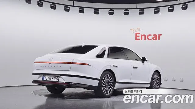 Hyundai Grandeur Grandeur (GN7) 2.5 Бензин 2WD — Фото автомобиля 2