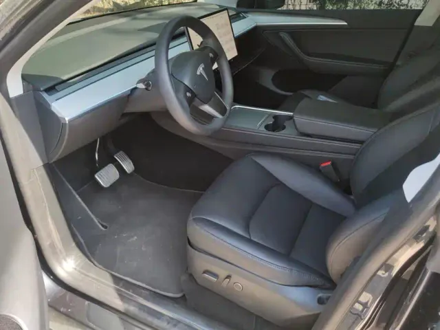 Tesla Model Y — Фото автомобиля 9
