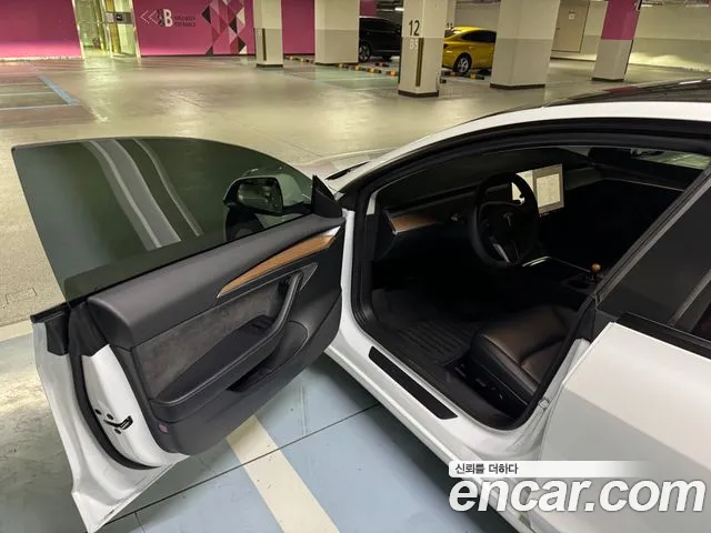 Tesla Model 3 — Фото автомобиля 13
