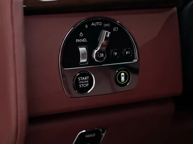 Rolls-Royce Phantom — Фото автомобиля 20