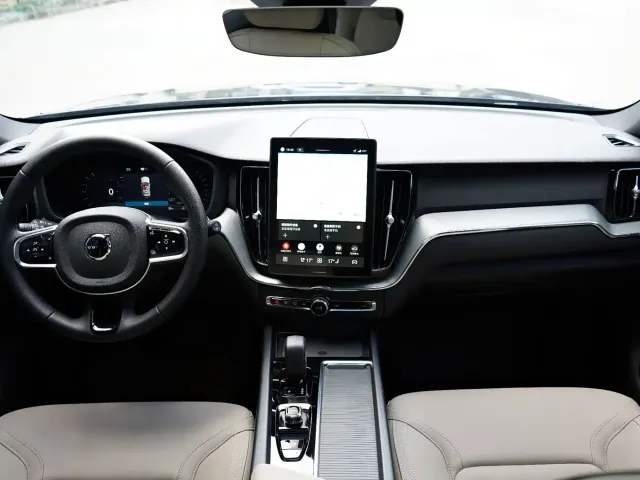 Volvo XC60 — Фото автомобиля 6