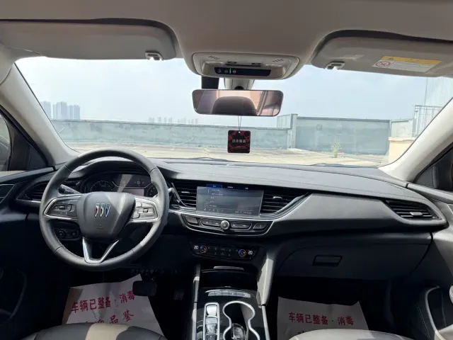 Buick Regal — Фото автомобиля 10