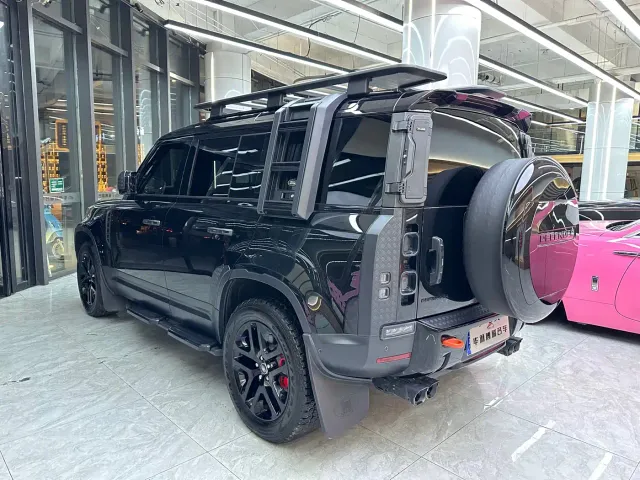 Land Rover Defender — Фото автомобиля 16