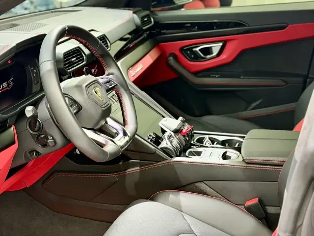 Lamborghini Urus — Фото автомобиля 4