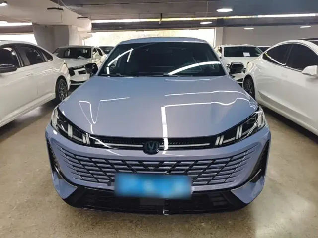 Changan Eado — Фото автомобиля 2
