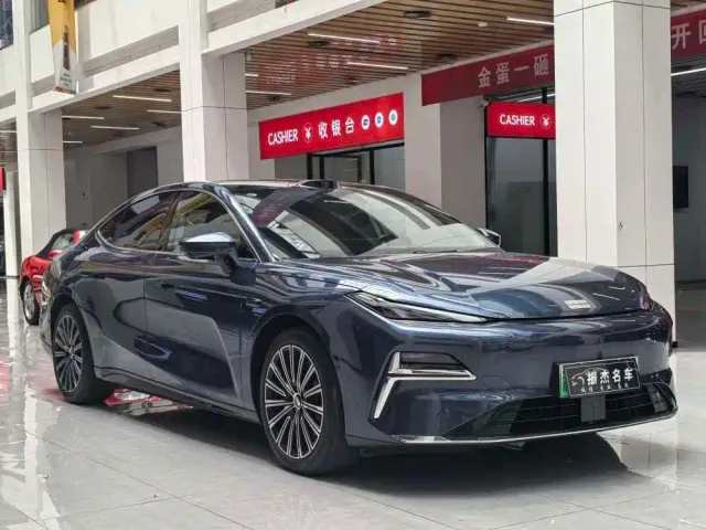 Geely Galaxy Xingyao 8 — Фото автомобиля 3