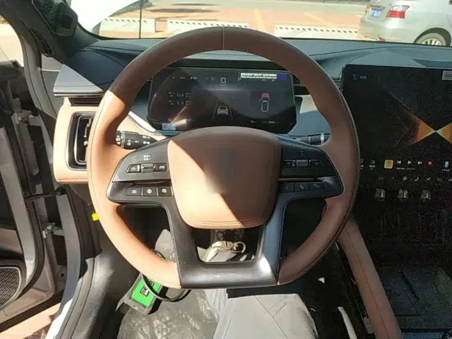 BYD Song L EV — Фото автомобиля 10