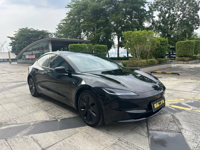Tesla Model 3 — Фото автомобиля 3