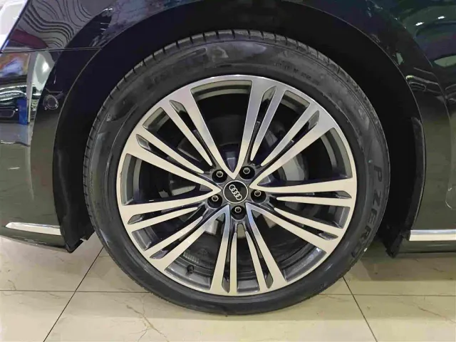 Audi A8 — Фото автомобиля 10