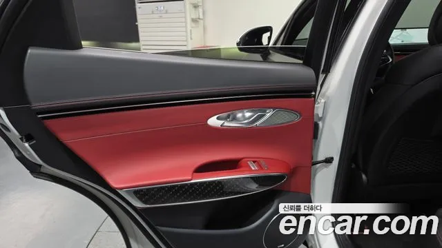 Genesis GV70 — Фото автомобиля 24