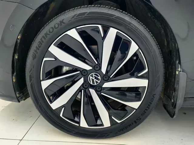 Volkswagen Passat — Фото автомобиля 14