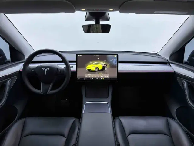 Tesla Model Y — Фото автомобиля 13