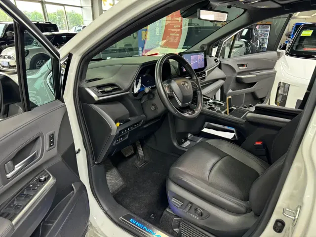 Toyota Sienna — Фото автомобиля 6
