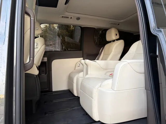 Li Auto MEGA — Фото автомобиля 7