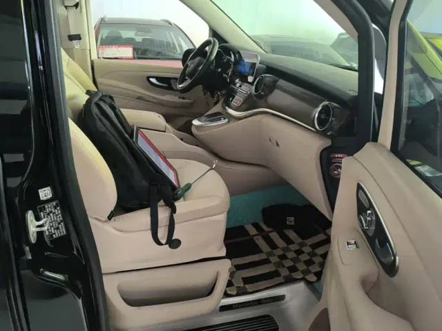 Mercedes-Benz V-Class — Фото автомобиля 24