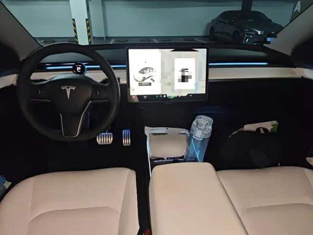 Tesla Model Y — Фото автомобиля 10