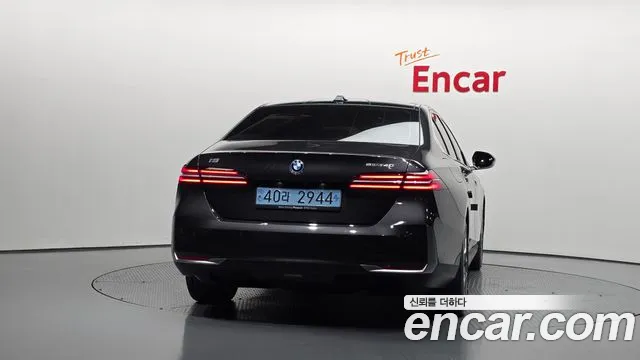 BMW i5 — Фото автомобиля 3