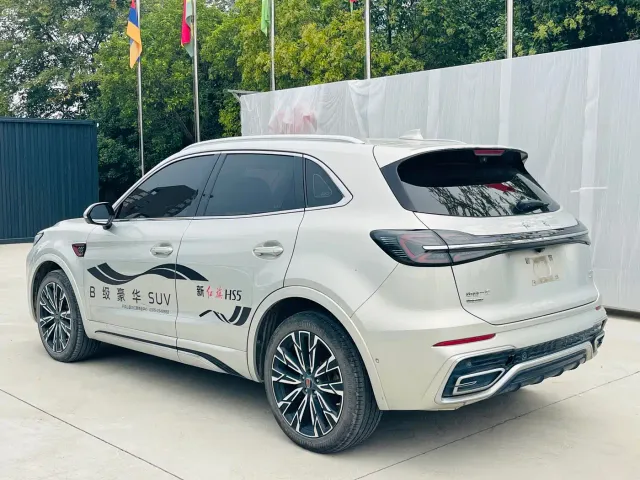 Hongqi HS5 — Фото автомобиля 16