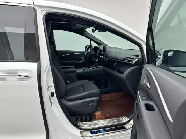 Toyota Sienna — Фото автомобиля 16