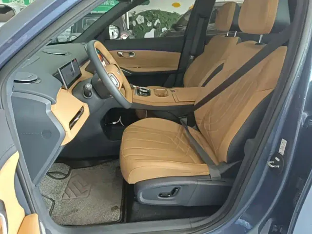 Geely Galaxy Starship 7 EM-i — Фото автомобиля 14