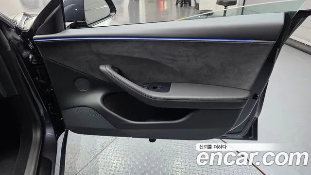 Tesla Model 3 — Фото автомобиля 14