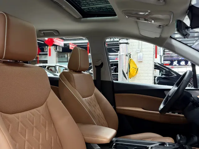Wuling Jiachen — Фото автомобиля 27