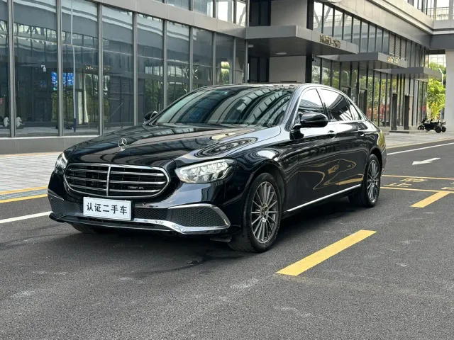 Фотография автомобиля — Mercedes-Benz E-Class