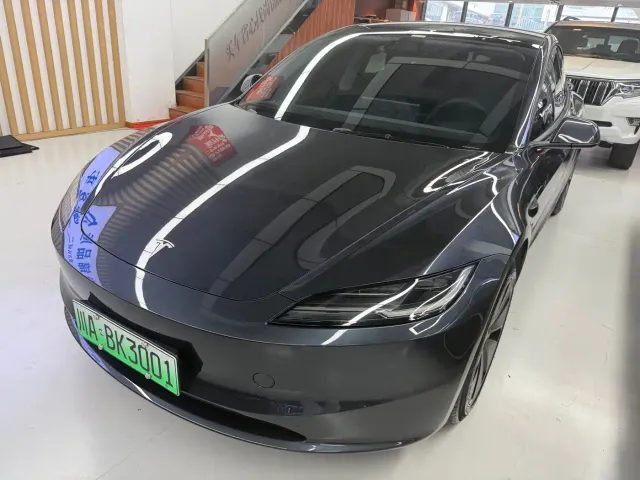 Фотография автомобиля — Tesla Model 3