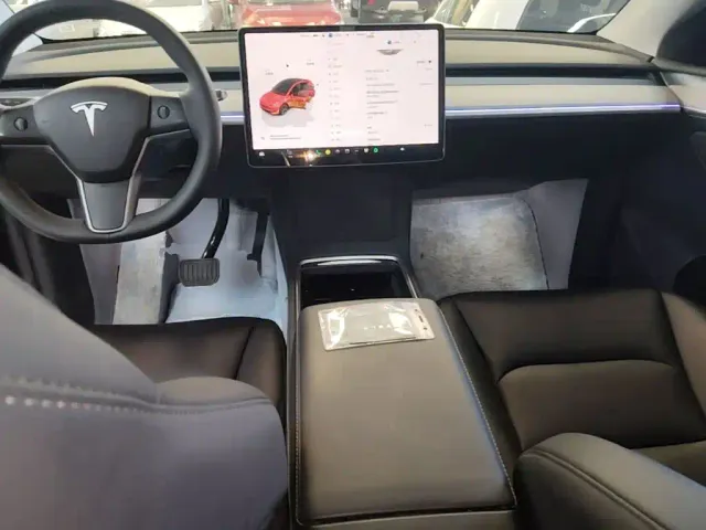 Tesla Model Y — Фото автомобиля 9