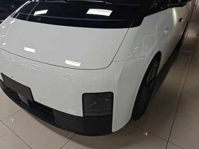 Li Auto MEGA — Фото автомобиля 23
