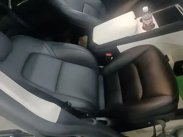 Tesla Model Y — Фото автомобиля 24
