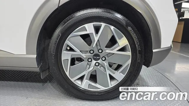 Genesis GV60 — Фото автомобиля 21
