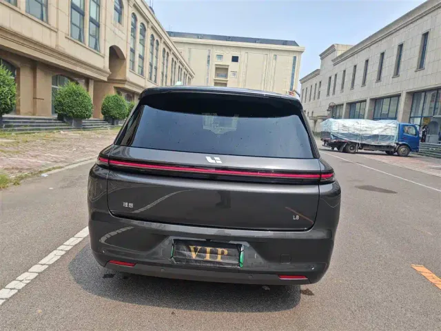 Li Auto L8 — Фото автомобиля 16