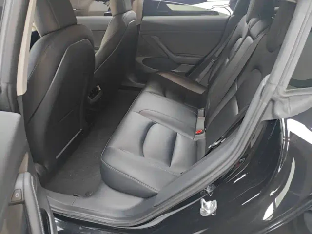 Tesla Model 3 — Фото автомобиля 16