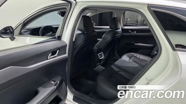 Kia K5 K5 3 поколение 2.0 LPI(Для проката) — Фото автомобиля 24