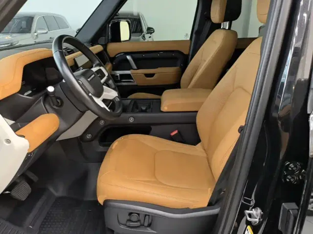 Land Rover Defender — Фото автомобиля 14