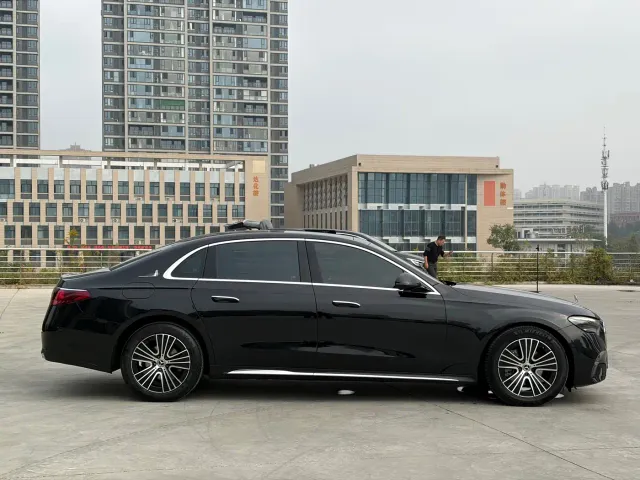 Mercedes-Benz E-Class — Фото автомобиля 4