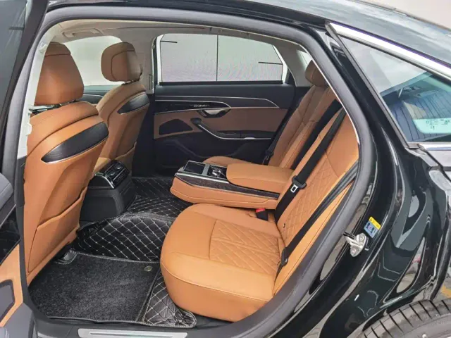 Audi A8 — Фото автомобиля 28