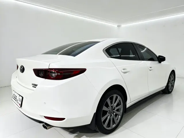 Mazda Axela — Фото автомобиля 4