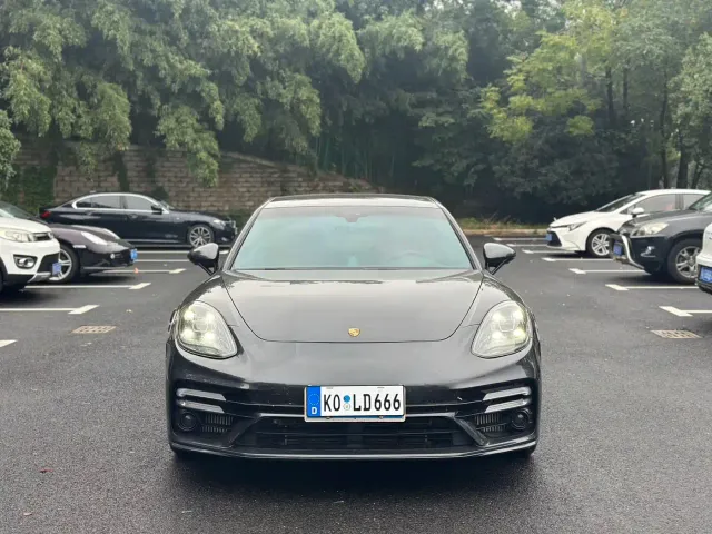 Porsche Panamera — Фото автомобиля 2