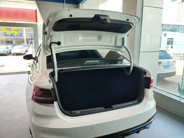 Volkswagen Lavida — Фото автомобиля 18