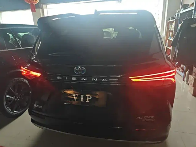 Toyota Sienna — Фото автомобиля 5