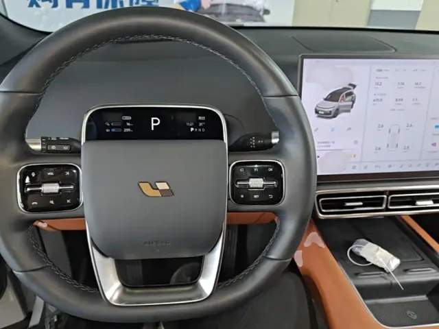 Li Auto L8 — Фото автомобиля 9