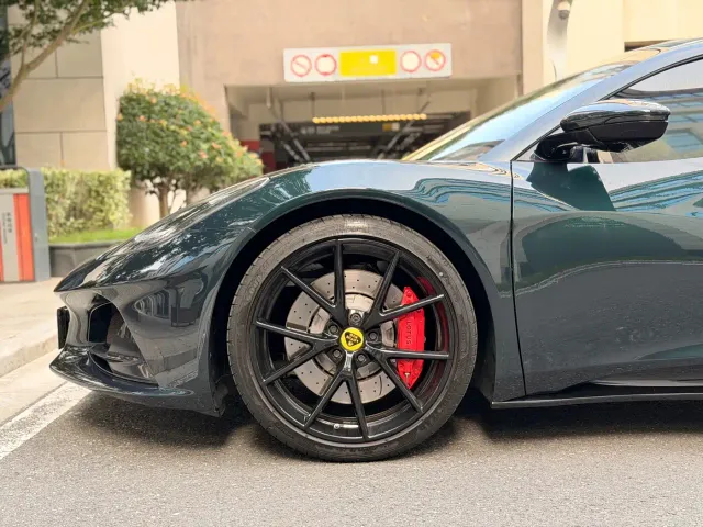 Lotus Emira — Фото автомобиля 15